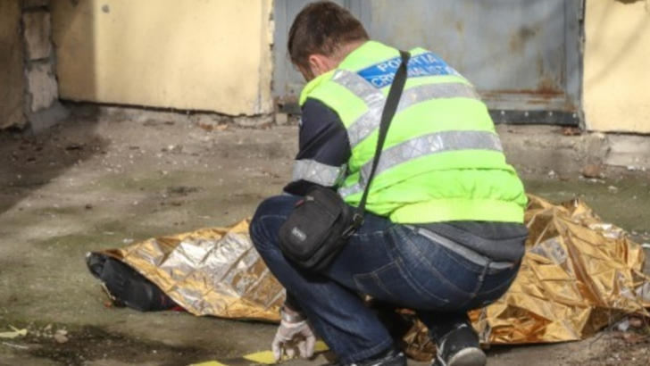 O femeie din Giurgiu s-a aruncat de la etajul IV al blocului în care locuia